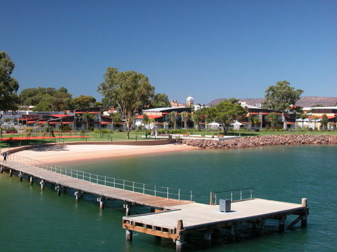 Majestic Oasis Apartments - Accommodation in Surfers Paradise 3