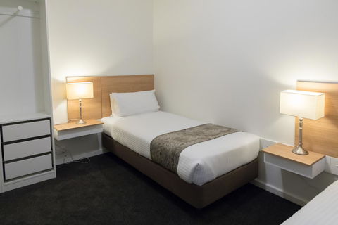 Bay 10 - Suites And Apartments - Accommodation in Surfers Paradise 24