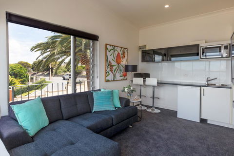Bay 10 - Suites And Apartments - Accommodation in Surfers Paradise 6