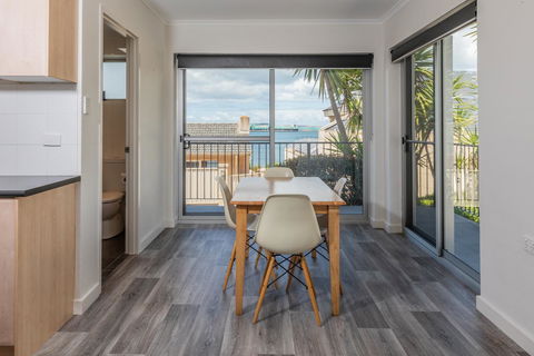 Bay 10 - Suites And Apartments - Accommodation in Surfers Paradise 12