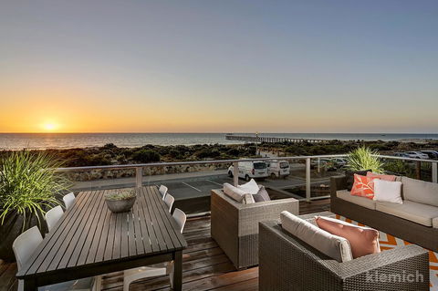 The Beach House @ Grange - Accommodation in Surfers Paradise 0