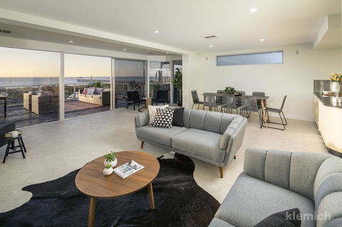 The Beach House @ Grange - Accommodation in Surfers Paradise 4