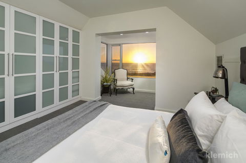 The Beach House @ Grange - Accommodation in Surfers Paradise 5