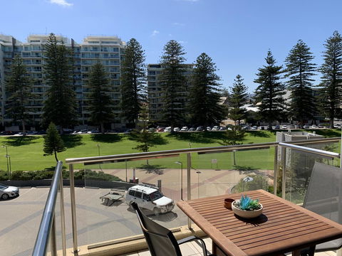 Luxury Beachside Accomodation - Accommodation in Surfers Paradise 0