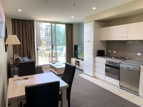 Luxury Beachside Accomodation - Accommodation in Surfers Paradise 1
