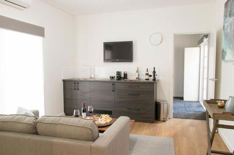 A Coonawarra Experience - Accommodation in Surfers Paradise 5