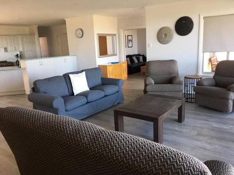 Emu Bay Holiday Homes - Accommodation in Surfers Paradise 30