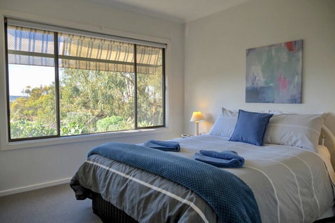 Emu Bay Holiday Homes - Accommodation in Surfers Paradise 5
