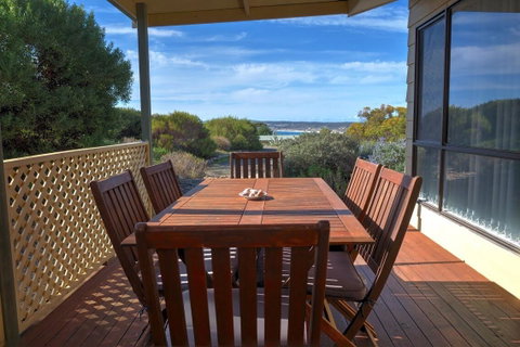 Emu Bay Holiday Homes - Accommodation in Surfers Paradise 6