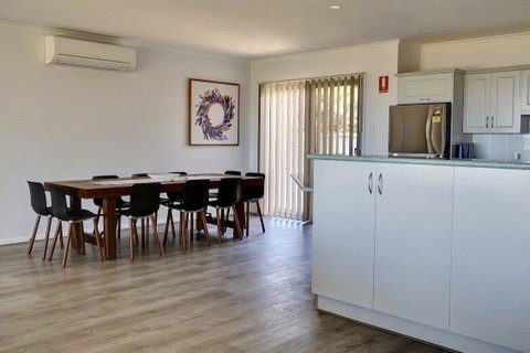 Emu Bay Holiday Homes - Accommodation in Surfers Paradise 17
