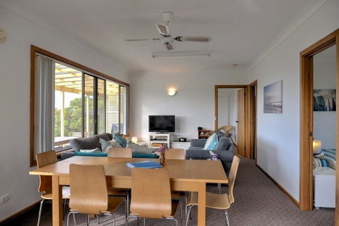 Emu Bay Holiday Homes - Accommodation in Surfers Paradise 10