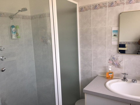 Emu Bay Holiday Homes - Accommodation in Surfers Paradise 35