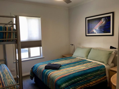 Emu Bay Holiday Homes - Accommodation in Surfers Paradise 18
