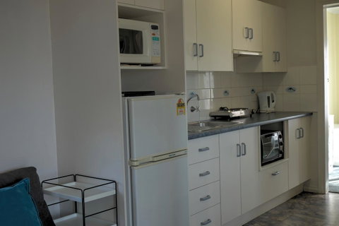 Emu Bay Holiday Homes - Accommodation in Surfers Paradise 28