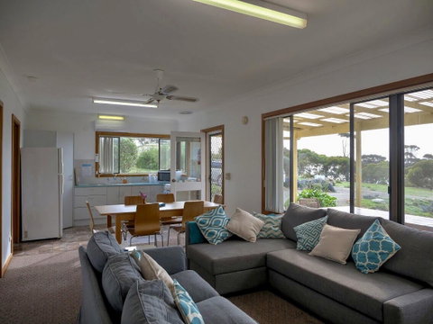 Emu Bay Holiday Homes - Accommodation in Surfers Paradise 7
