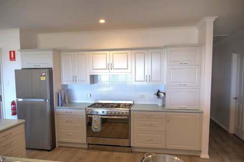 Emu Bay Holiday Homes - Accommodation in Surfers Paradise 22