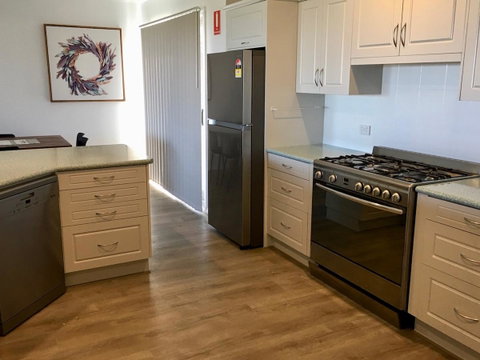 Emu Bay Holiday Homes - Accommodation in Surfers Paradise 29
