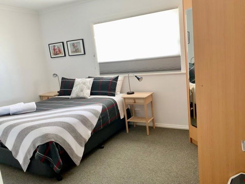 Emu Bay Holiday Homes - Accommodation in Surfers Paradise 21