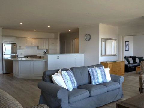 Emu Bay Holiday Homes - Accommodation in Surfers Paradise 15
