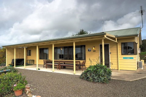 Emu Bay Holiday Homes - Accommodation in Surfers Paradise 8