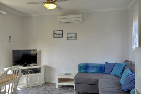 Emu Bay Holiday Homes - Accommodation in Surfers Paradise 1