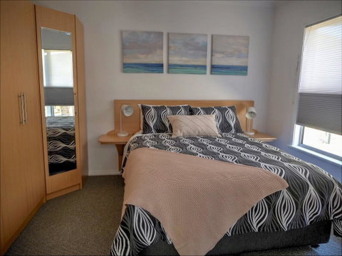 Emu Bay Holiday Homes - Accommodation in Surfers Paradise 16