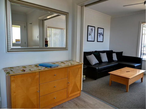 Emu Bay Holiday Homes - Accommodation in Surfers Paradise 24