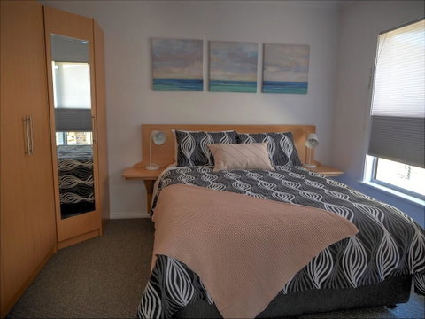 Emu Bay Holiday Homes - Accommodation in Surfers Paradise 23