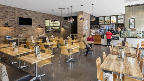 Oaks Adelaide Embassy Suites - Accommodation in Surfers Paradise 3