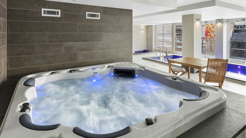 Oaks Adelaide Embassy Suites - Accommodation in Surfers Paradise 2