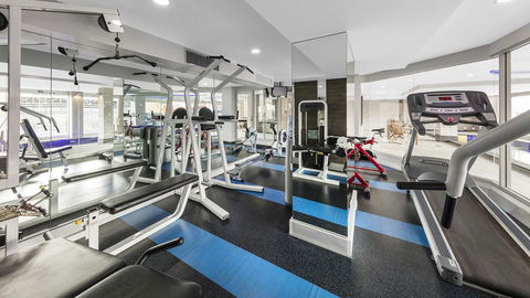 Oaks Adelaide Embassy Suites - Accommodation in Surfers Paradise 5