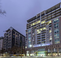 Oaks Embassy - Accommodation in Surfers Paradise