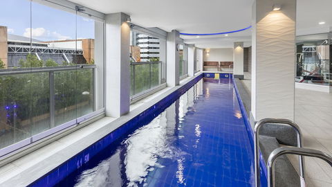 Oaks Adelaide Embassy Suites - Accommodation in Surfers Paradise 1