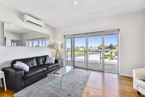 Aloha Waterfront Properties - Accommodation in Surfers Paradise 26