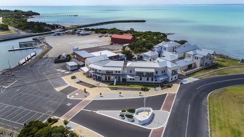 Aloha Waterfront Properties - Accommodation in Surfers Paradise 1