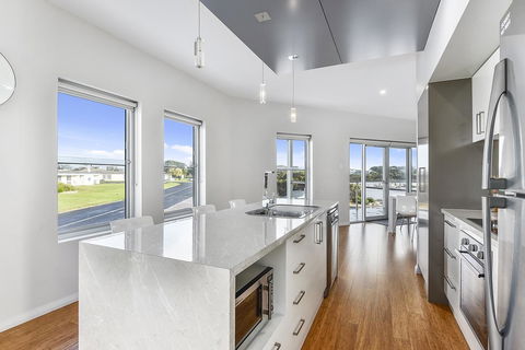 Aloha Waterfront Properties - Accommodation in Surfers Paradise 15