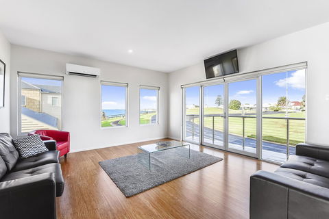 Aloha Waterfront Properties - Accommodation in Surfers Paradise 30