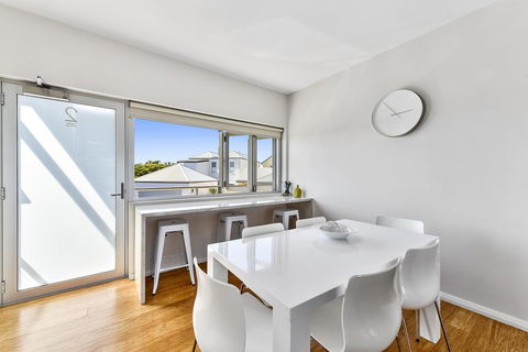 Aloha Waterfront Properties - Accommodation in Surfers Paradise 24