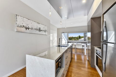 Aloha Waterfront Properties - Accommodation in Surfers Paradise 25
