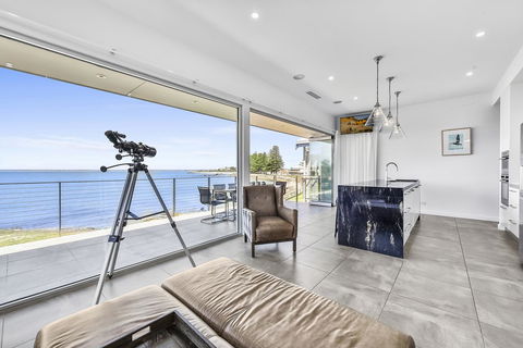 Aloha Waterfront Properties - Accommodation in Surfers Paradise 8