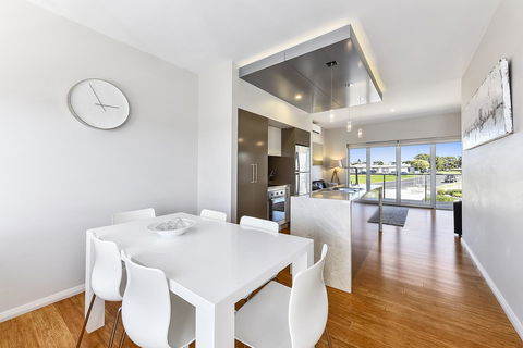 Aloha Waterfront Properties - Accommodation in Surfers Paradise 27
