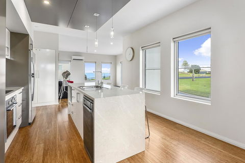 Aloha Waterfront Properties - Accommodation in Surfers Paradise 6
