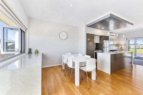 Aloha Waterfront Properties - Accommodation in Surfers Paradise 28