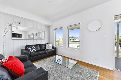 Aloha Waterfront Properties - Accommodation in Surfers Paradise 17