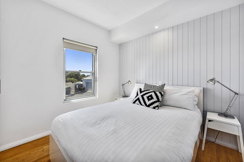 Aloha Waterfront Properties - Accommodation in Surfers Paradise 19