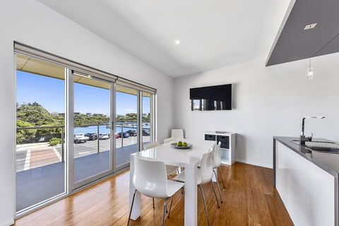 Aloha Waterfront Properties - Accommodation in Surfers Paradise 20