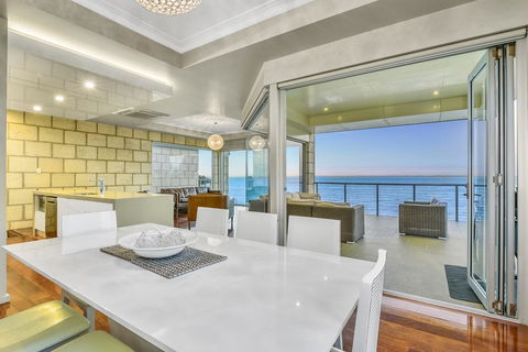 Aloha Waterfront Properties - Accommodation in Surfers Paradise 9