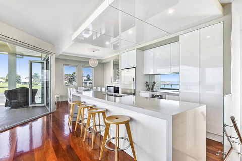 Aloha Waterfront Properties - Accommodation in Surfers Paradise 7