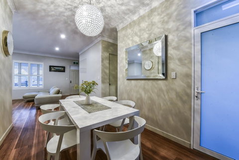 Aloha Central Luxury Apartments - Accommodation in Surfers Paradise 9