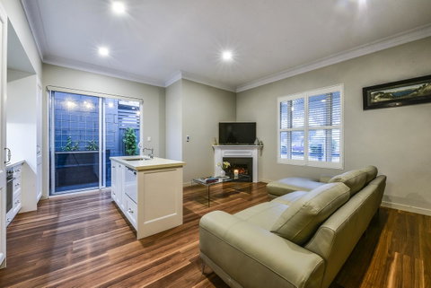 Aloha Central Luxury Apartments - Accommodation in Surfers Paradise 3